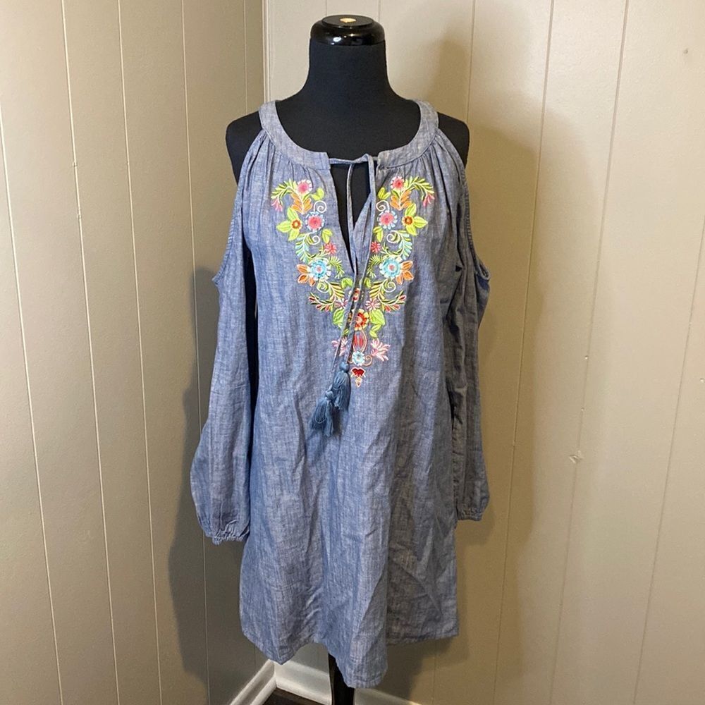 Macbeth Collection by Margaret Josephs Women’s Small Cold Shoulder Embroidered